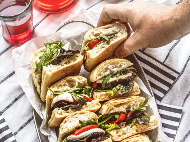 mozzarella-sliders-summer-picnic-sandwiches